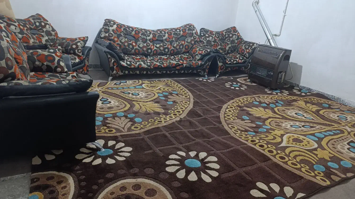 منزل مبله|اجارهٔ کوتاه‌مدت آپارتمان و سوئیت|شیراز, کوشک میدان|دیوار