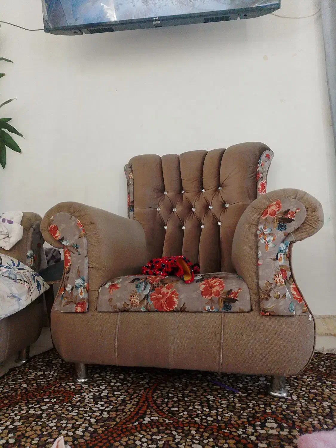 مبل ۷نفره کاملا ابر و روکش نو بدون تو رفتگی|مبلمان خانگی و میز عسلی|جیرفت, |دیوار