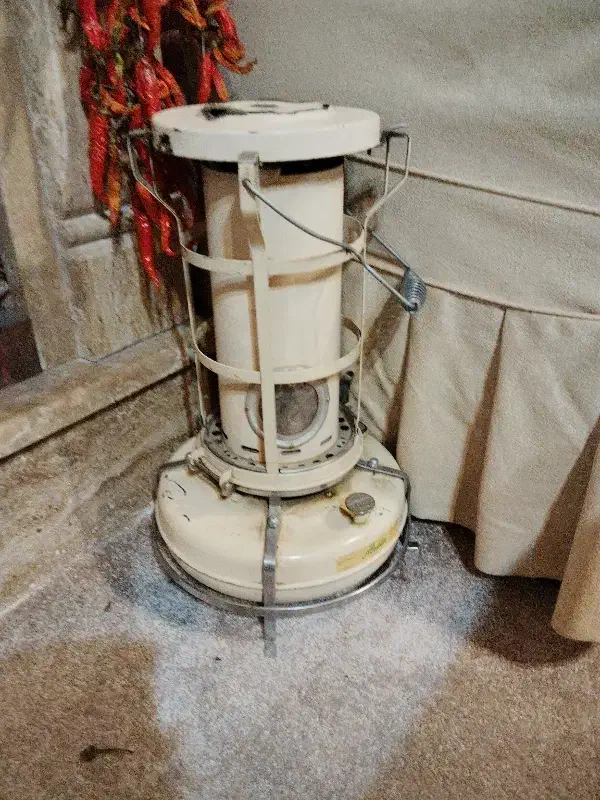 چراغ علاالدین ومیز و صندلی|کلکسیون اشیاء عتیقه|رویان, |دیوار