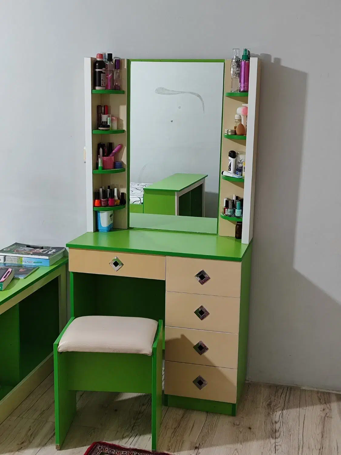 دو تا تخت یه نفره و میز آیینه|تخت و سرویس خواب|گرگان, |دیوار