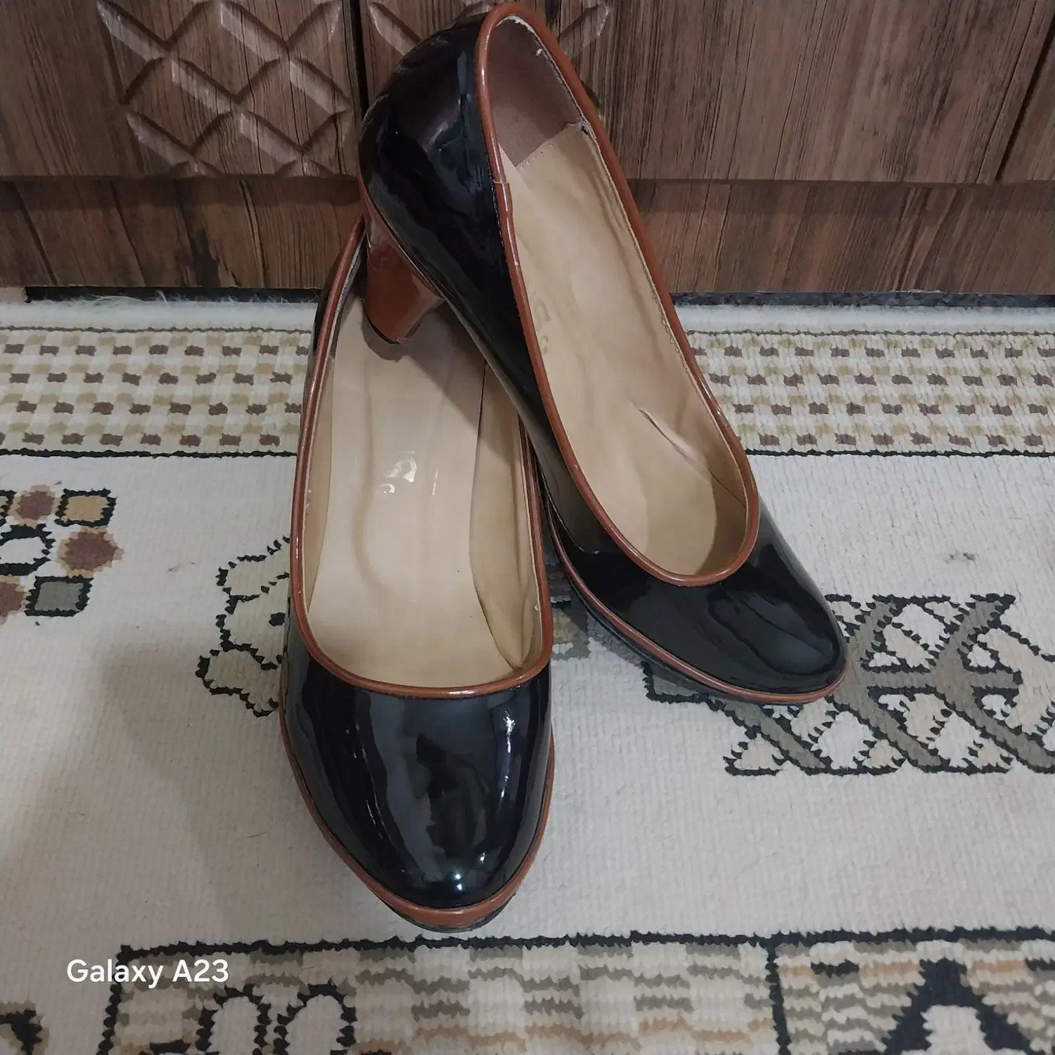 دو جفت کفش ورنی مشکی ۲۳۰۰۰۰تومان|کیف، کفش، کمربند|شیراز, شهرک سعدی|دیوار