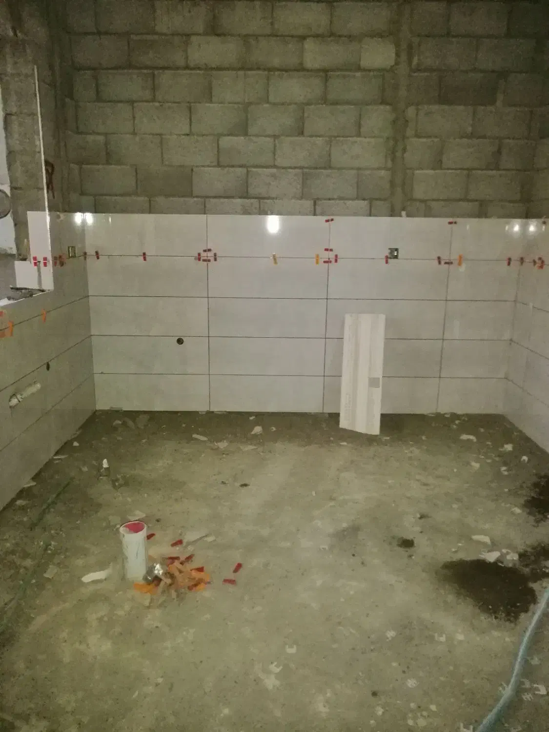 استخدام کاشی کار و گچکار در عراق|استخدام معماری، عمران و ساختمانی|سقز, |دیوار