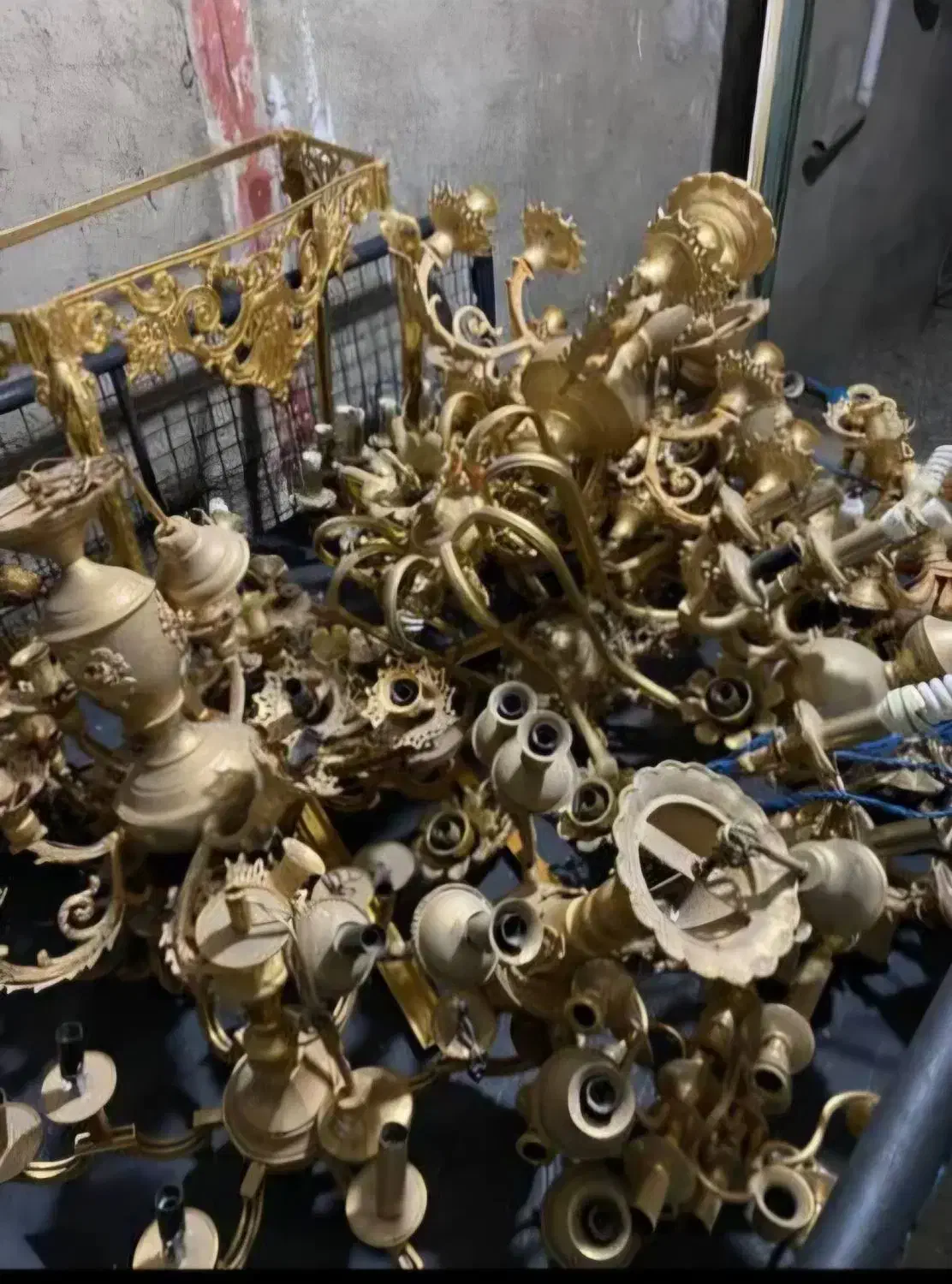 لوستربرنجی طلایی تمام نقاط اراک|لوستر و چراغ آویز|اراک, |دیوار