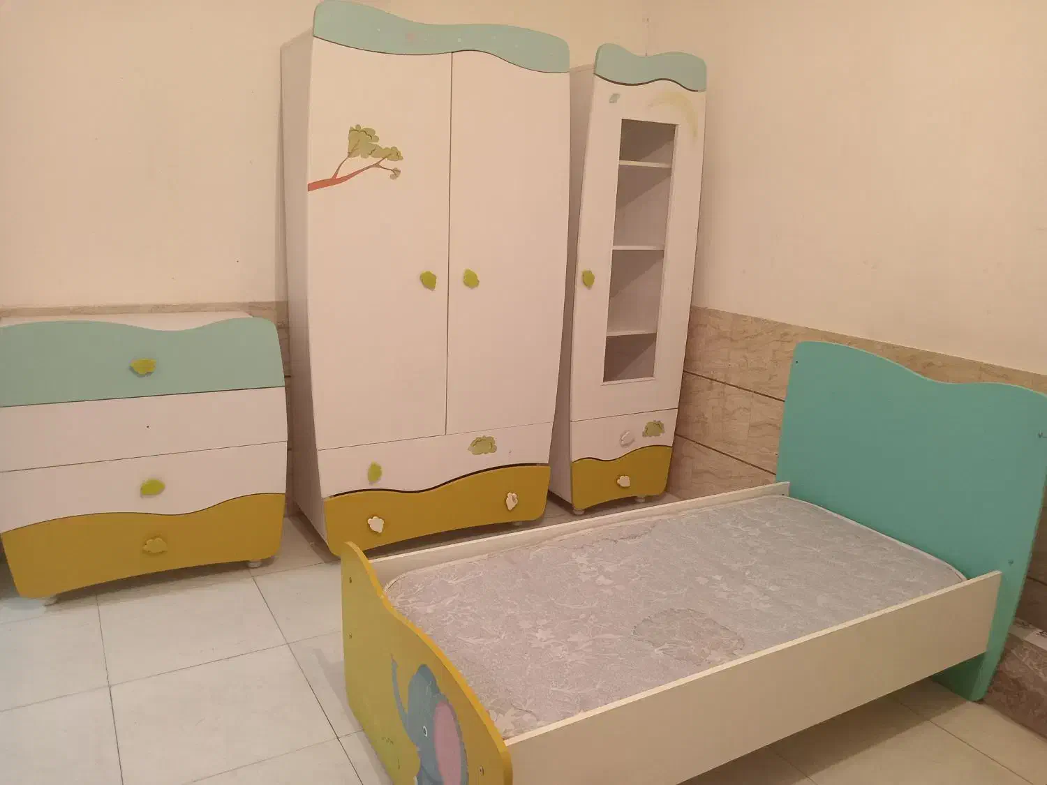 سرویس کامل نوجوان فیلی|تخت و سرویس خواب|بیرجند, |دیوار