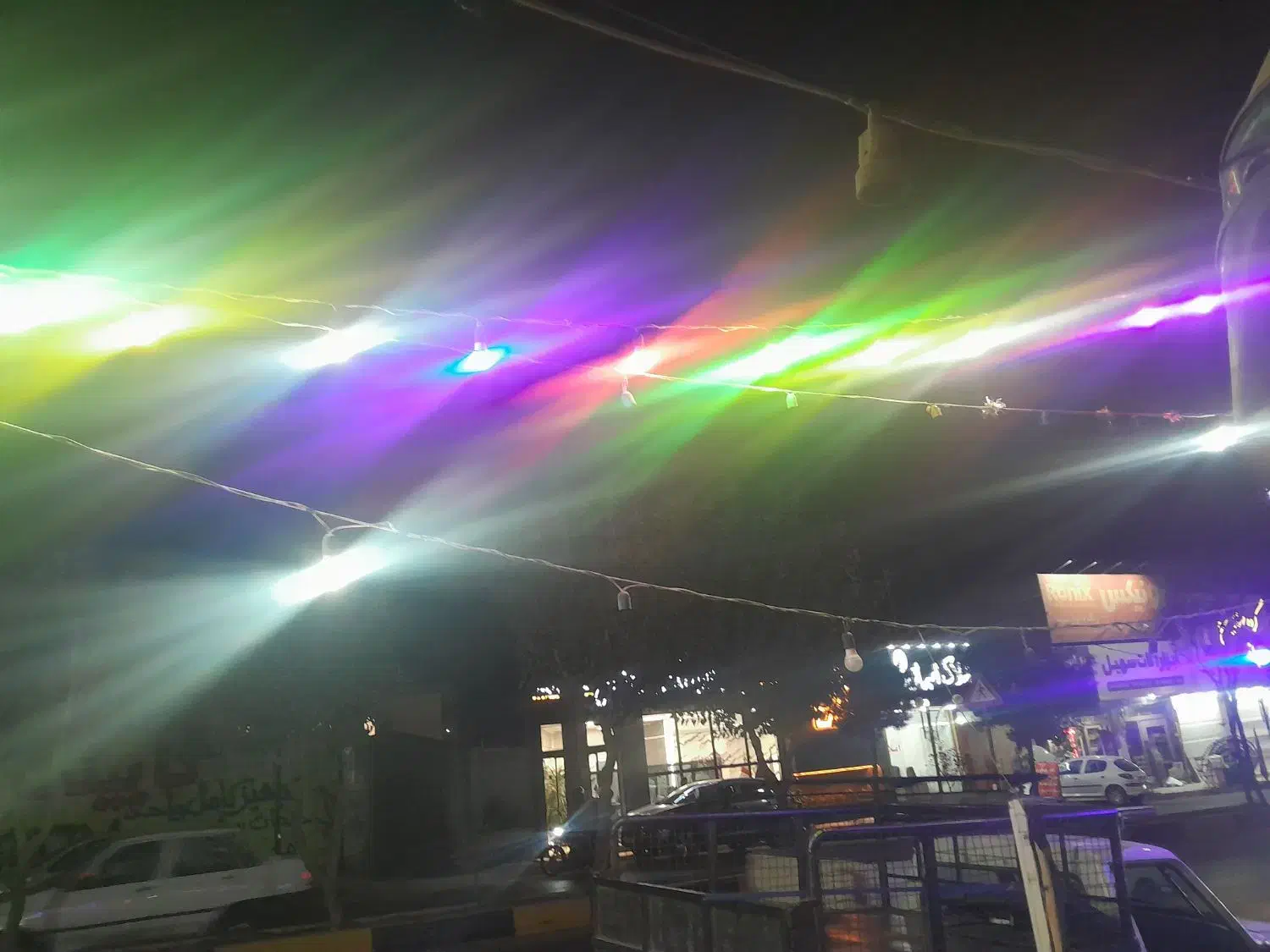 حدود ۷ متر سیم ب همراه لامپ و دوعدد مهتابی|ریسه و چراغ تزئینی|رودهن, |دیوار