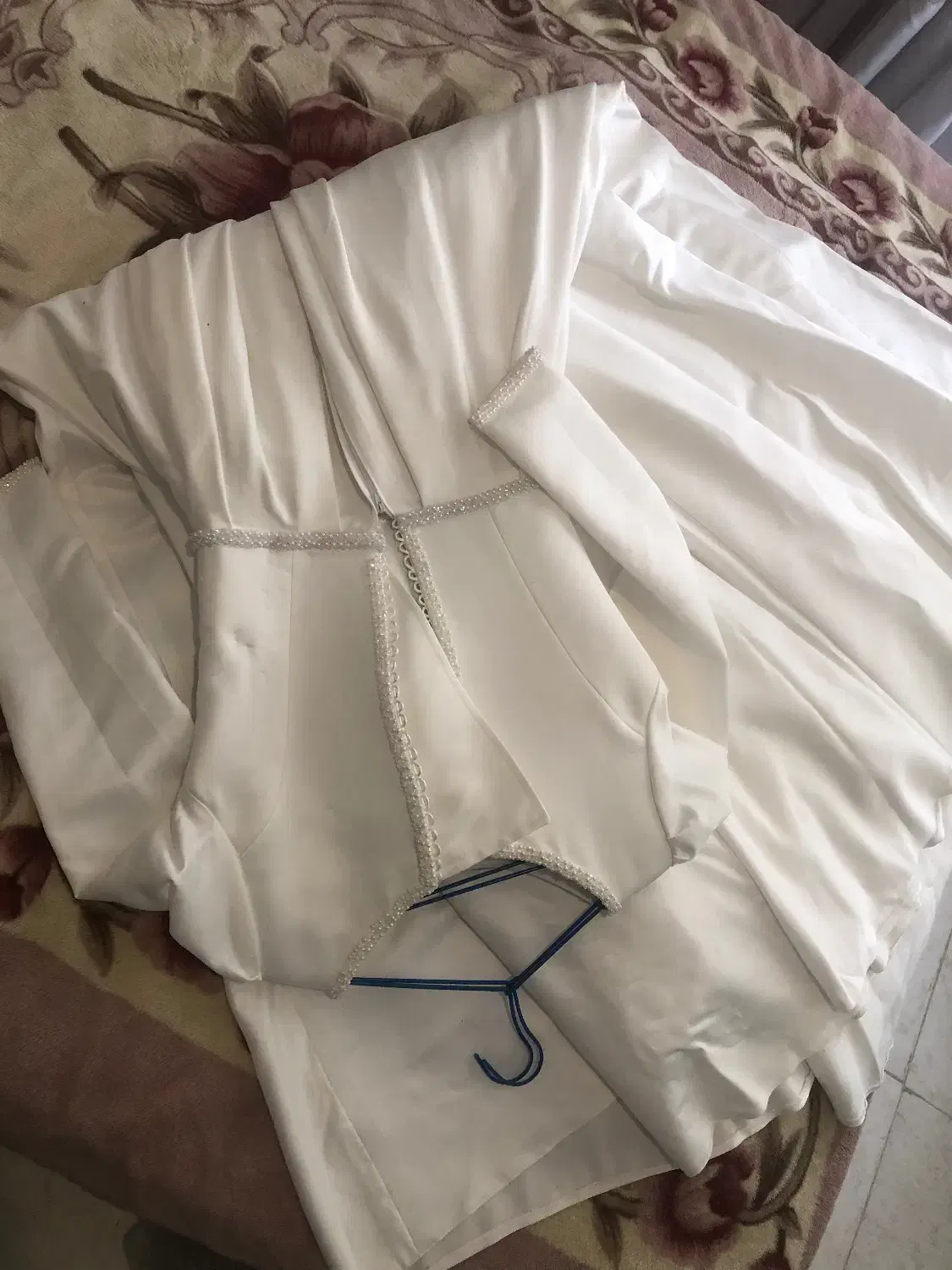 لباس عروس و فرمالیته|لباس|اندیشه, اندیشه فاز ۵|دیوار