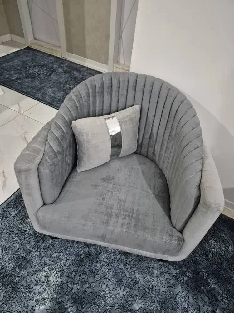 مبل و میز ناهار خوری کاملا نو چوب راش پارچه خارجی|مبلمان خانگی و میز عسلی|اصفهان, سیچان|دیوار