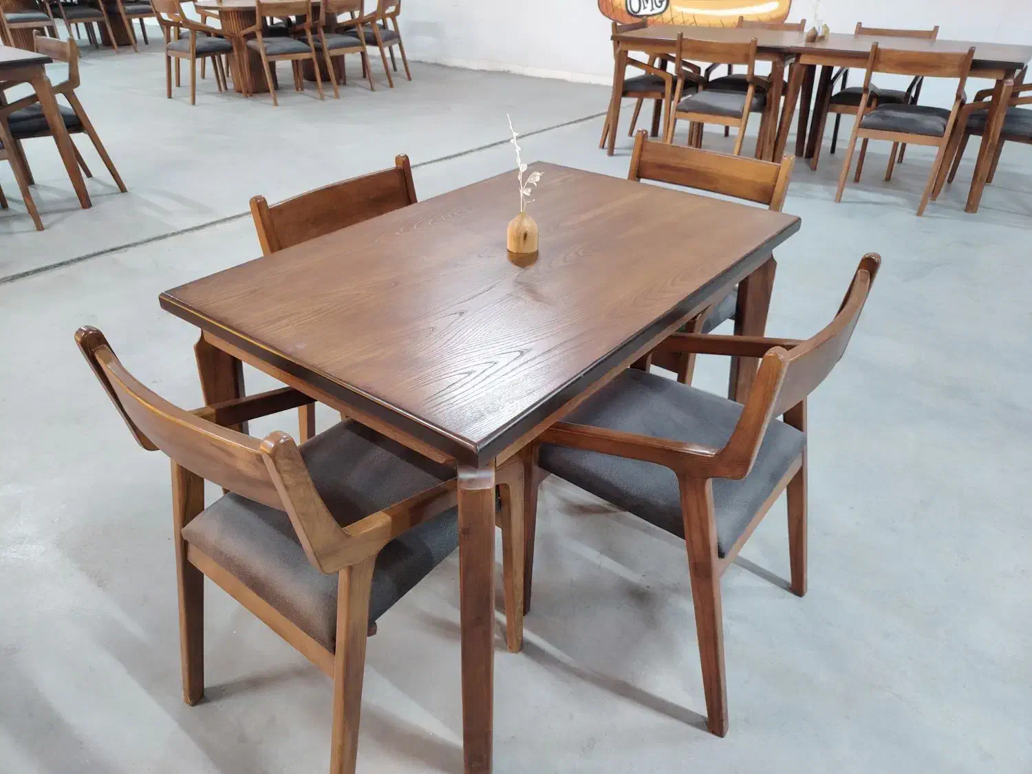 میز ناهار خوری در حد نو|میز و صندلی غذاخوری|نجف‌آباد, حومه نجف آباد|دیوار