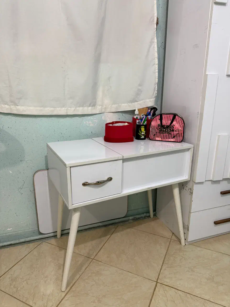 تخت دو نفره به همراه میز|تخت و سرویس خواب|سمنان, |دیوار