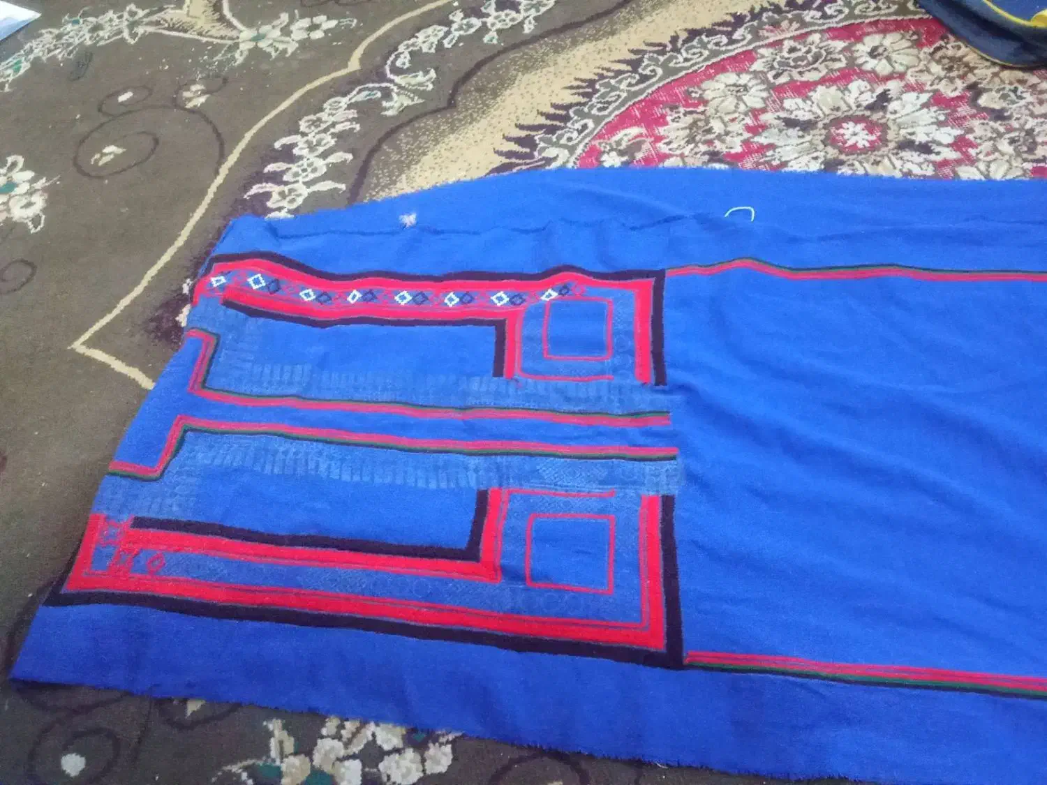 لباس نیم دوز|لباس|سراوان, |دیوار