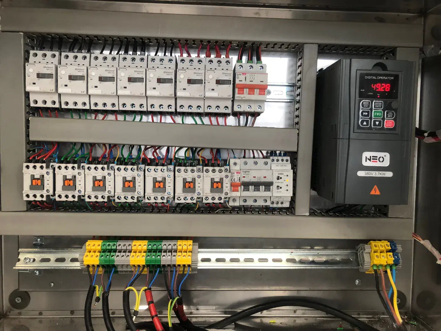 خدمات سیم پیچی و برقکاری صنعتی|خدمات پیشه و مهارت|تبریز, |دیوار