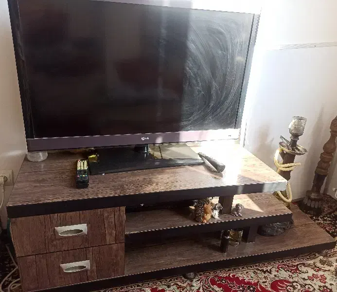 تلویزیون ال جی ۴۲|تلویزیون و پروژکتور|پرند, فاز ۰|دیوار