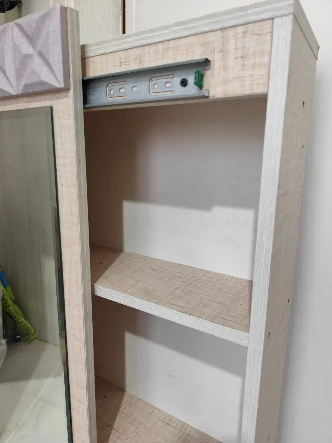 آینه ریلی|آینه|تویسرکان, |دیوار