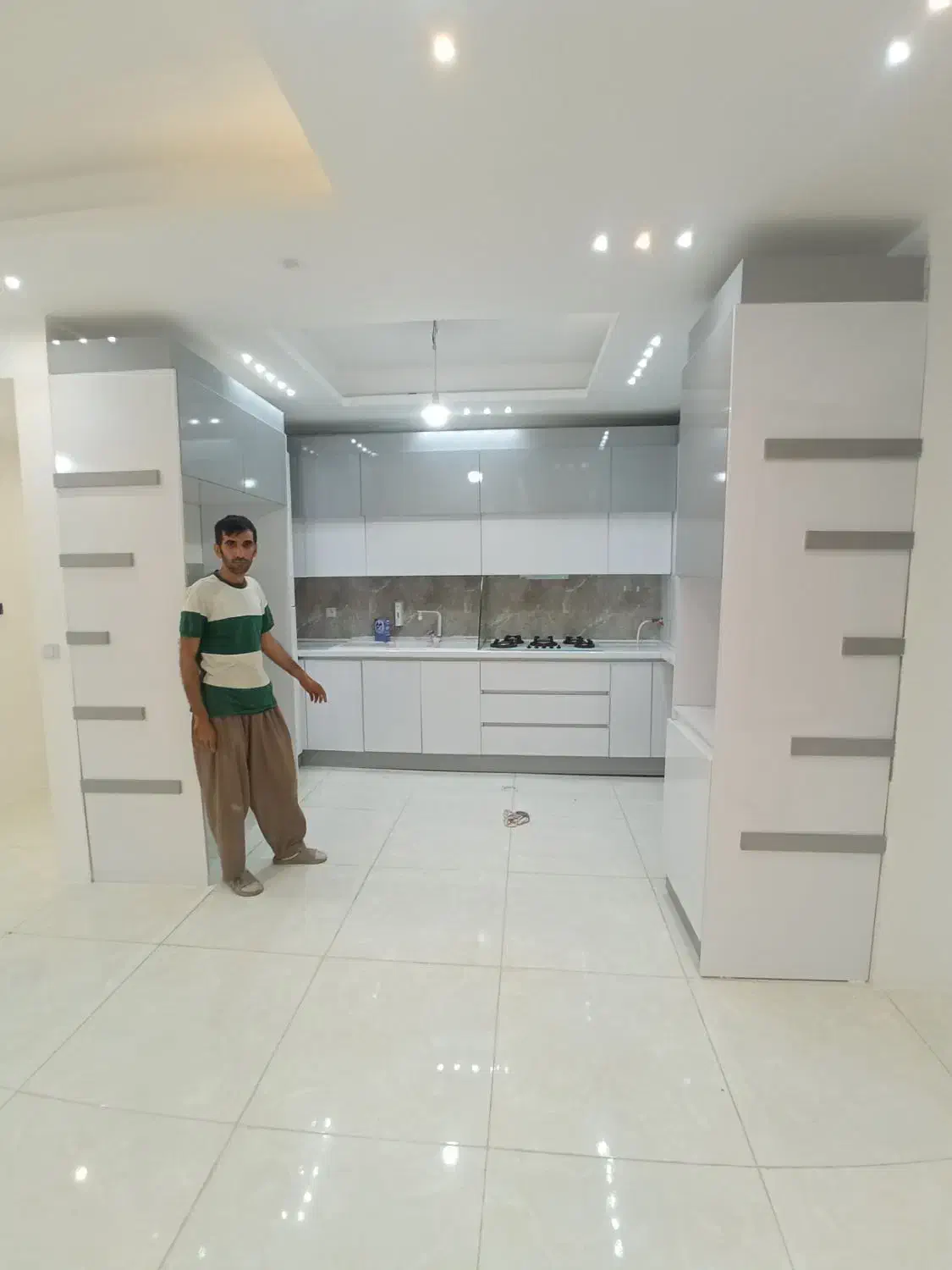 نصاب و سازنده کابینت و کمد|خدمات پیشه و مهارت|سنندج, |دیوار