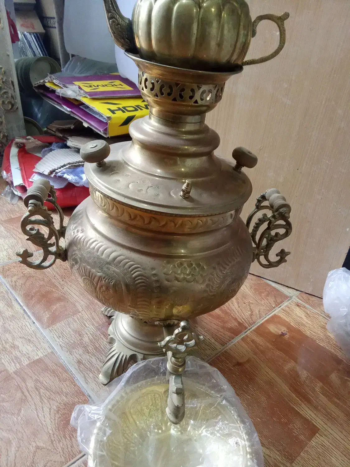 سماور زغالی محکم برنجی سنگین مهردار|کلکسیون اشیاء عتیقه|بجستان, |دیوار