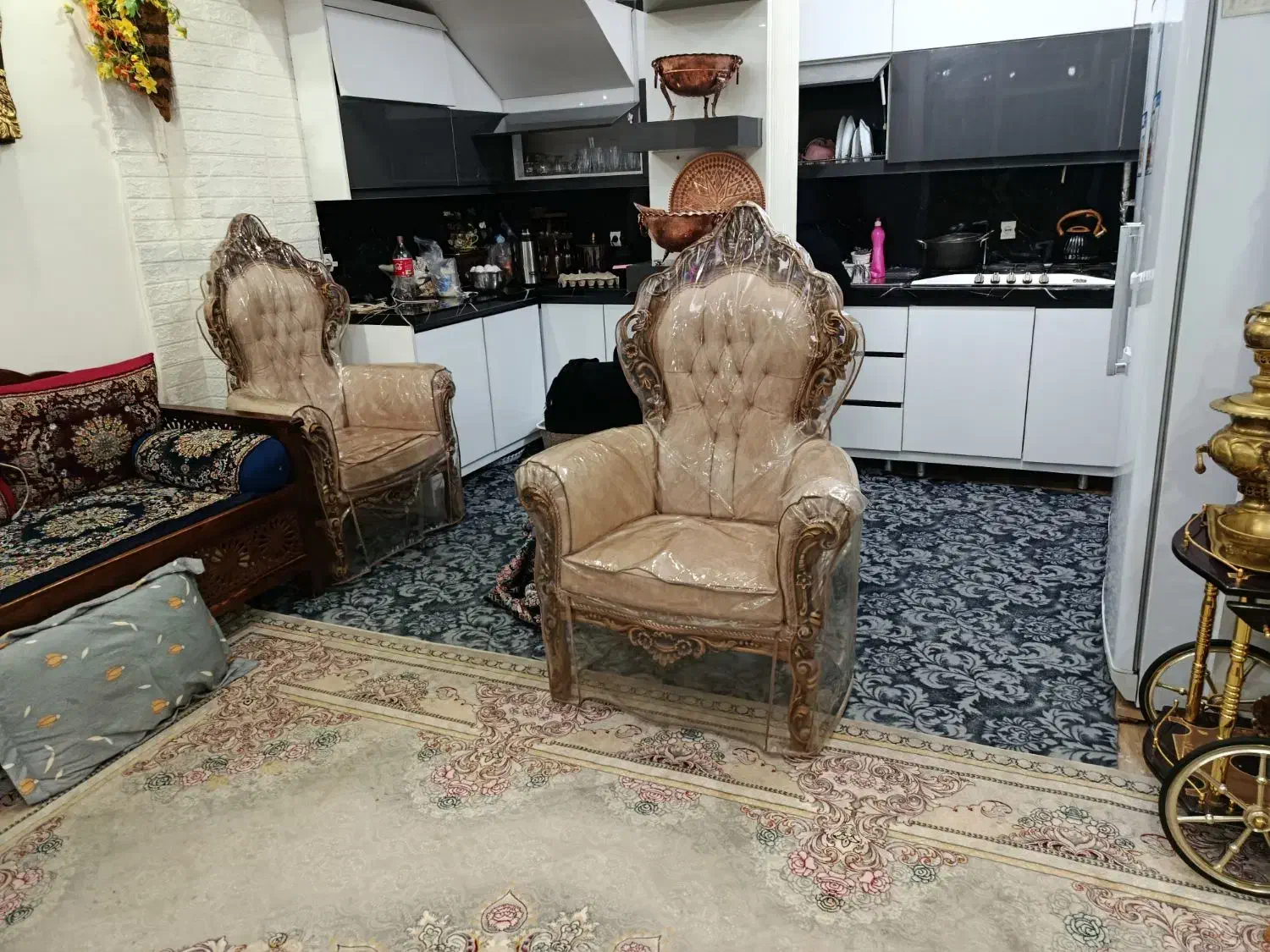 مبل سلطنتی ۷ نفره کلاسیک شیک در حد به همراه کاور|مبلمان خانگی و میز عسلی|شاهینشهر, نبوت|دیوار