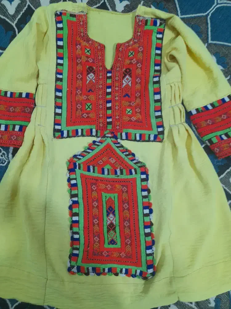 لباس بچگانه چهارسال سه دست در حد نو|کفش و لباس بچه|زهک, |دیوار