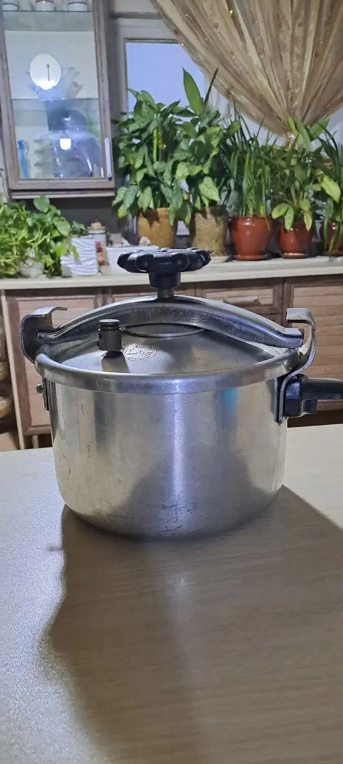 زود پز|ظروف پخت‌وپز|قم, بنیاد|دیوار