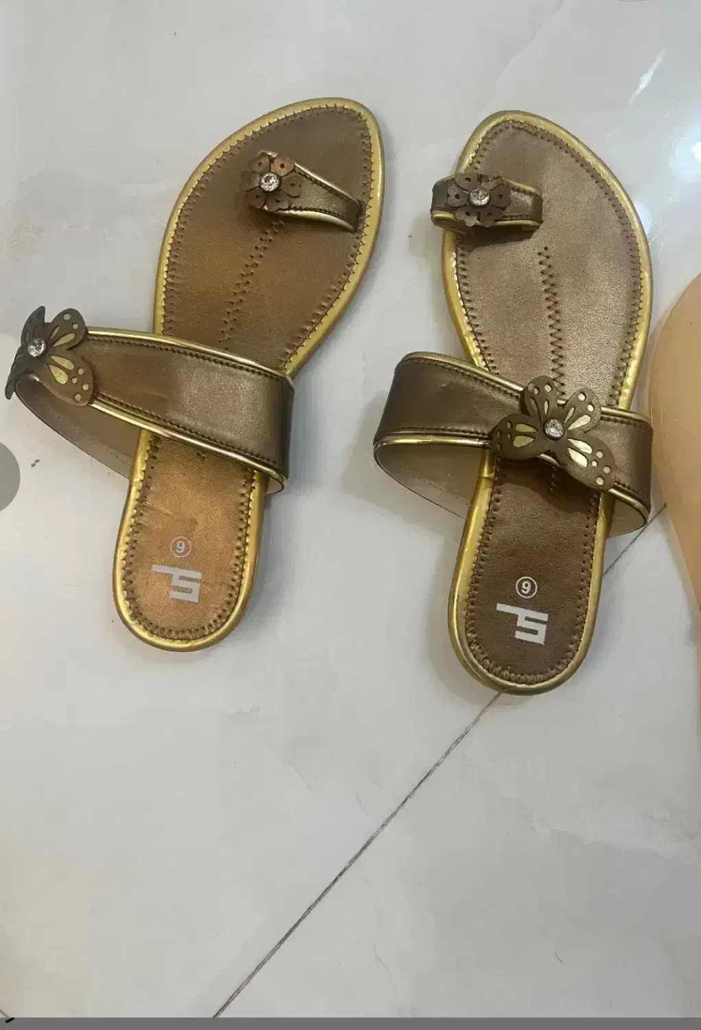 دمپایی رو فرشی دو‌جفت متفاوت|کیف، کفش، کمربند|تهران, شهرک مخابرات|دیوار