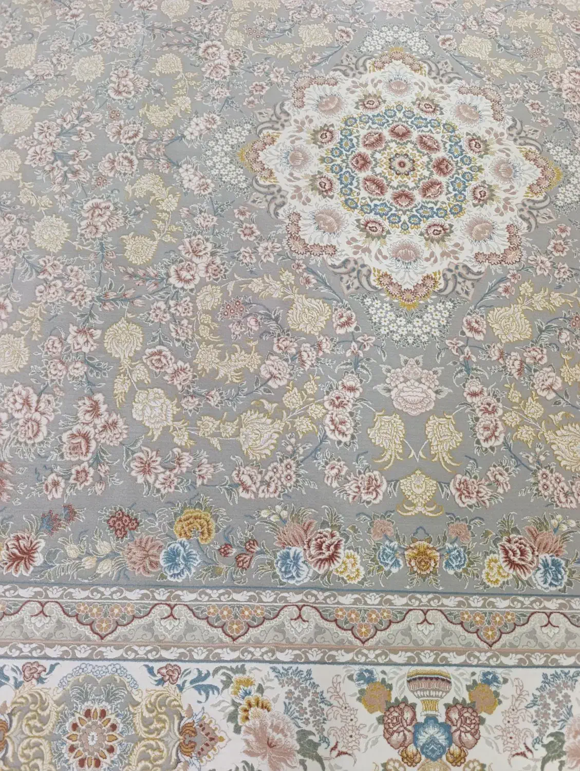 یک عددفرش صفر ۱۲۰۰شانه ضخیم گلبرجسته|فرش|آق قلا, |دیوار