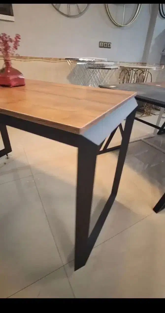 میز تحریر/ ناخن /کافی شاپی( پایه هرمی)|میز تحریر و کامپیوتر|مشهد, شهید رضوی|دیوار