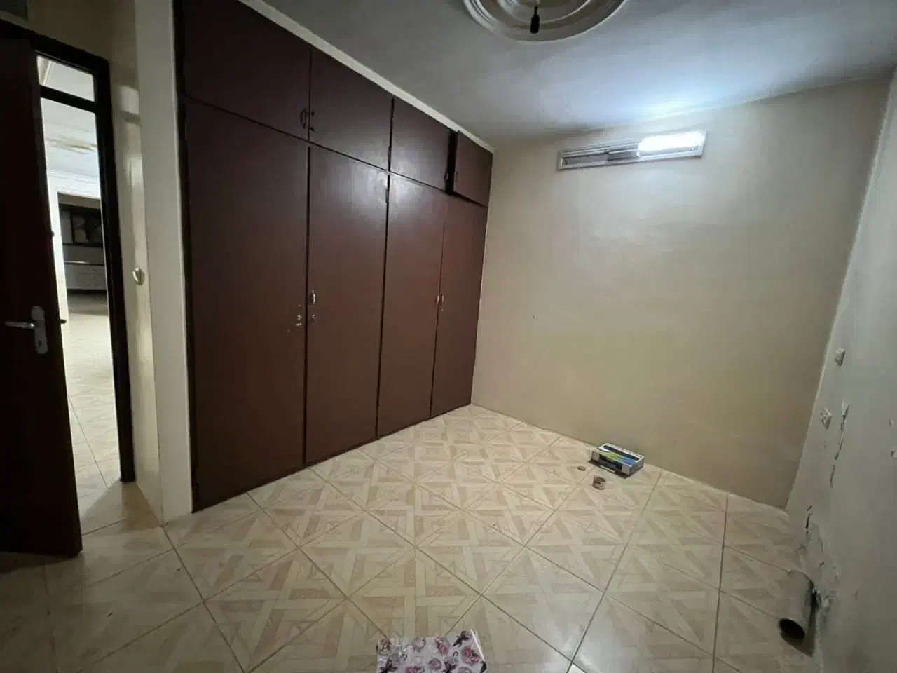 حیات ویلایی رهن و اجاره|اجارهٔ خانه و ویلا|ری, سیزده آبان|دیوار