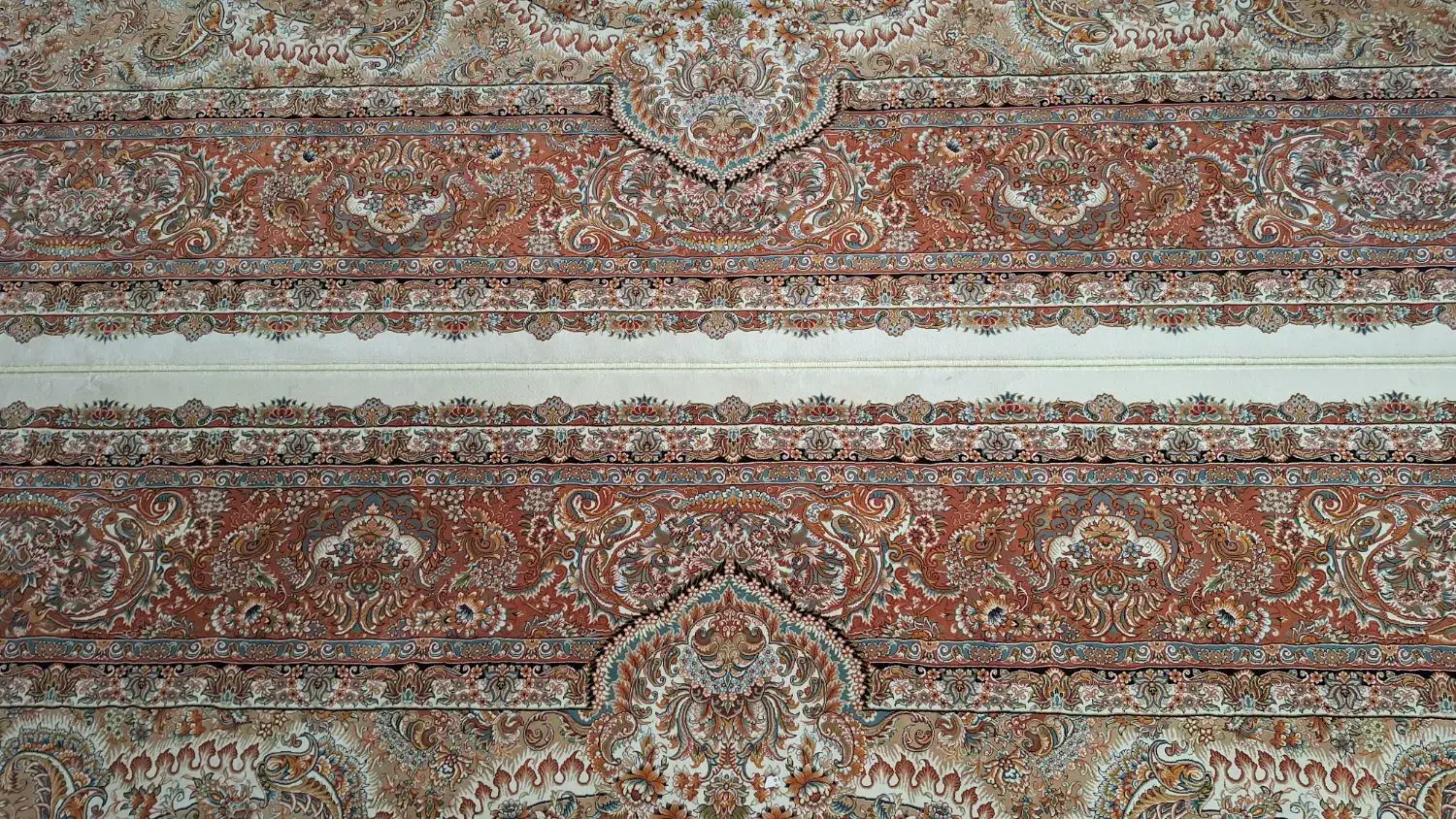 فرش ۱۲ متری کاخ|فرش|اصفهان, جنیران (لادان)|دیوار