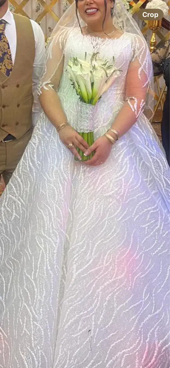 لباس عروس مزون دوخت شده پارچه سفارشی|لباس|رشت, جانبازان|دیوار