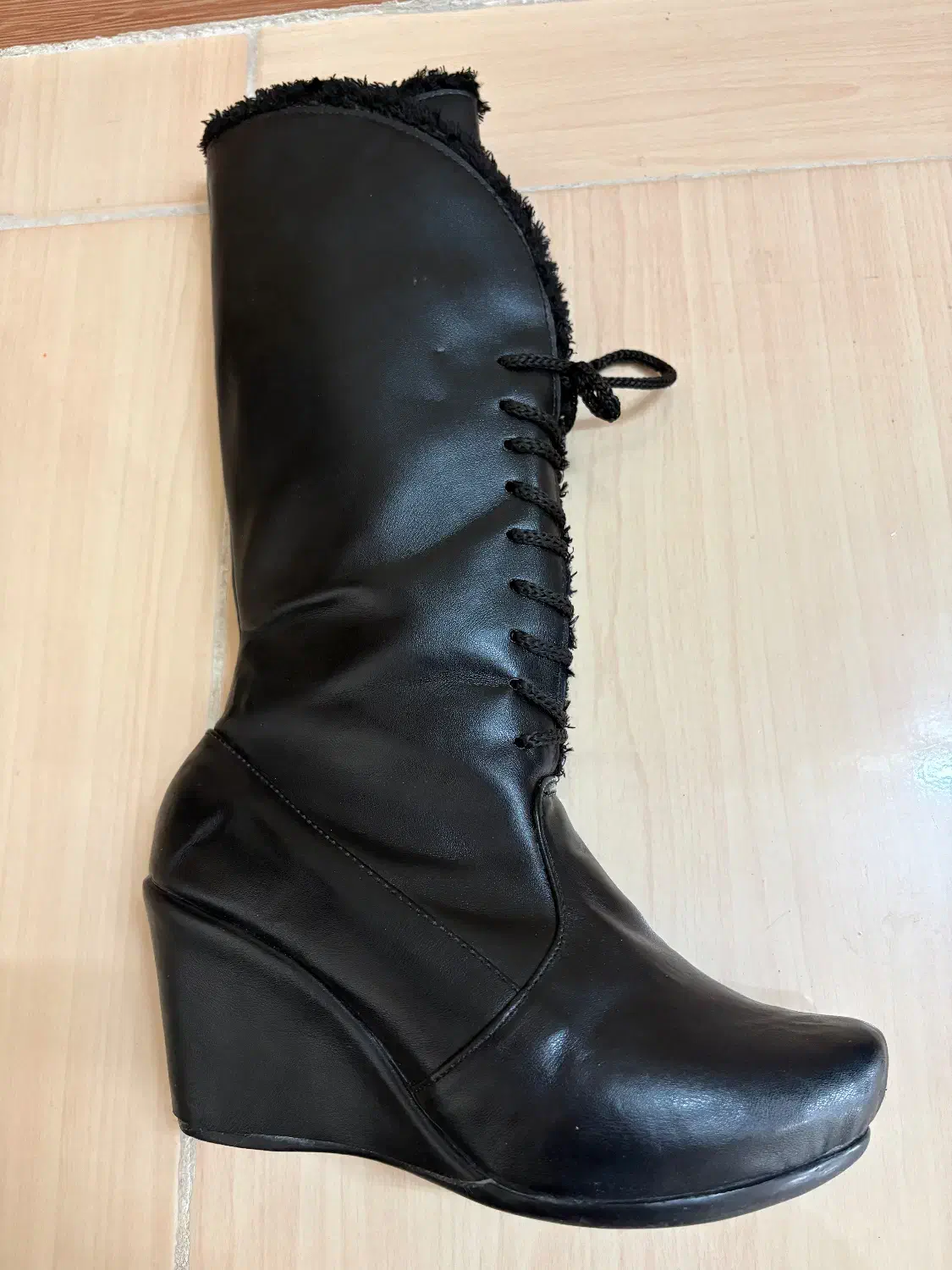 بوت بلند زنانه|کیف، کفش، کمربند|شاهینشهر, خانه کارگر|دیوار