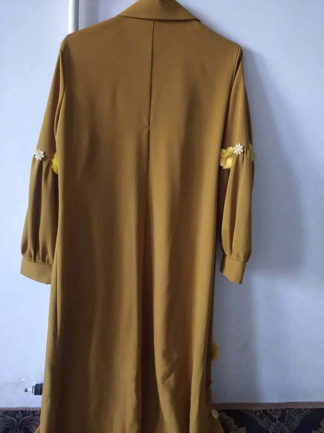 مانتو مجلسی کم پوشیده شده|لباس|شیراز, مسلم|دیوار