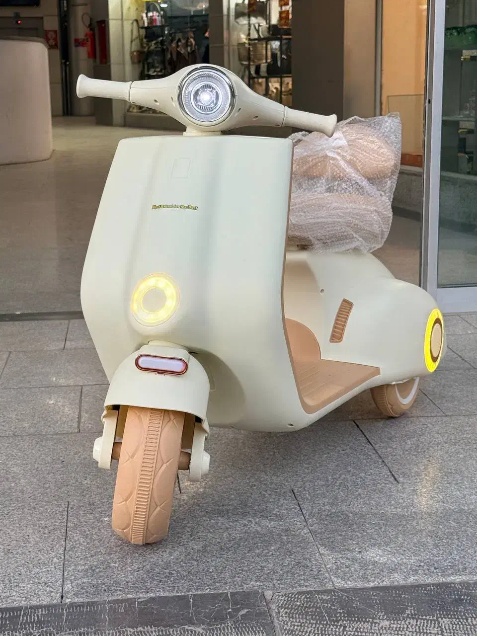 ماشین موتور شارژی وسپا پاستیلی اورجینال|اسباببازی بچه|کرج, باغ سیب|دیوار