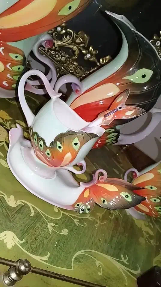 عصرانه خوری طرح پروانه ناپولی ایتالیا|کلکسیون اشیاء عتیقه|تهران, فرودگاه مهرآباد|دیوار