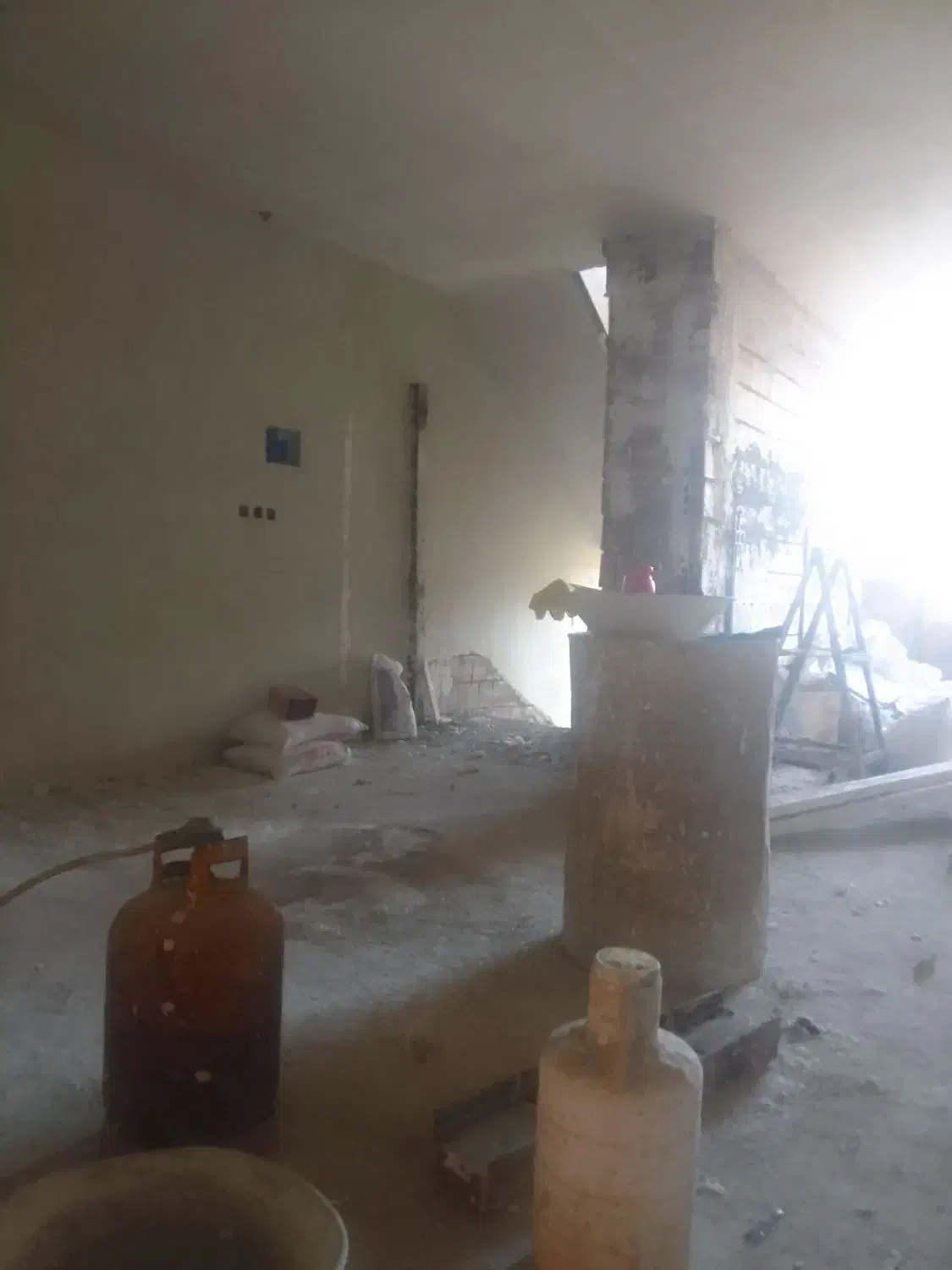 به یک کارگر ساده برای گچ کاری نیازمندیم|استخدام معماری، عمران و ساختمانی|اردبیل, |دیوار