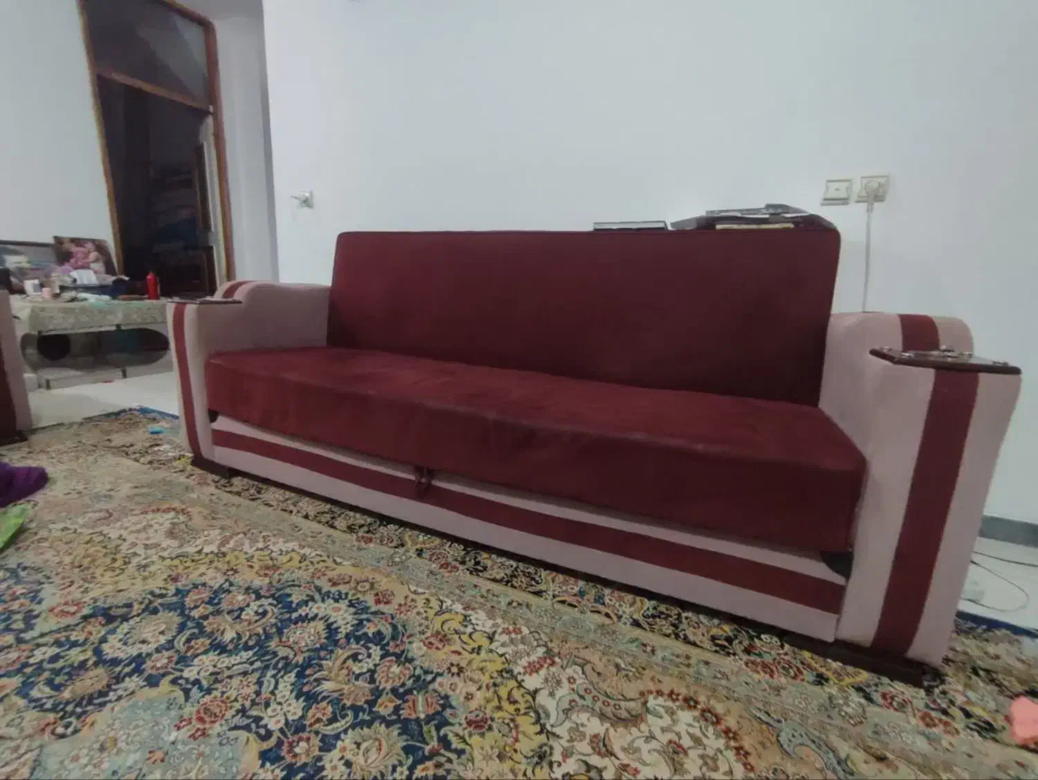 مبل راحتی وتخت خواب شو|مبلمان خانگی و میز عسلی|اصفهان, لیمجیر|دیوار