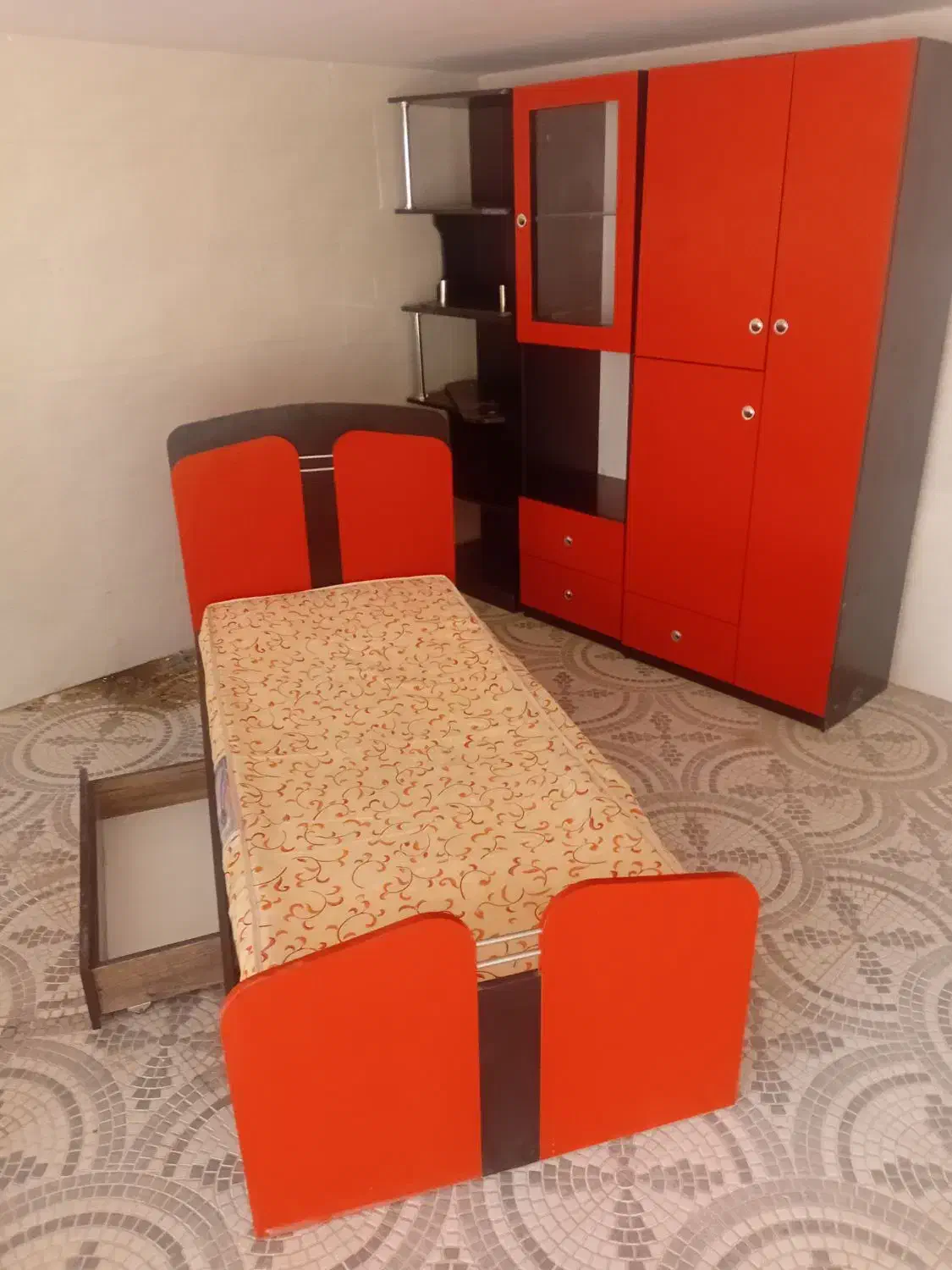 تخت وتشک وکمد کودک|تخت و سرویس خواب|کاشان, امیرکبیر|دیوار