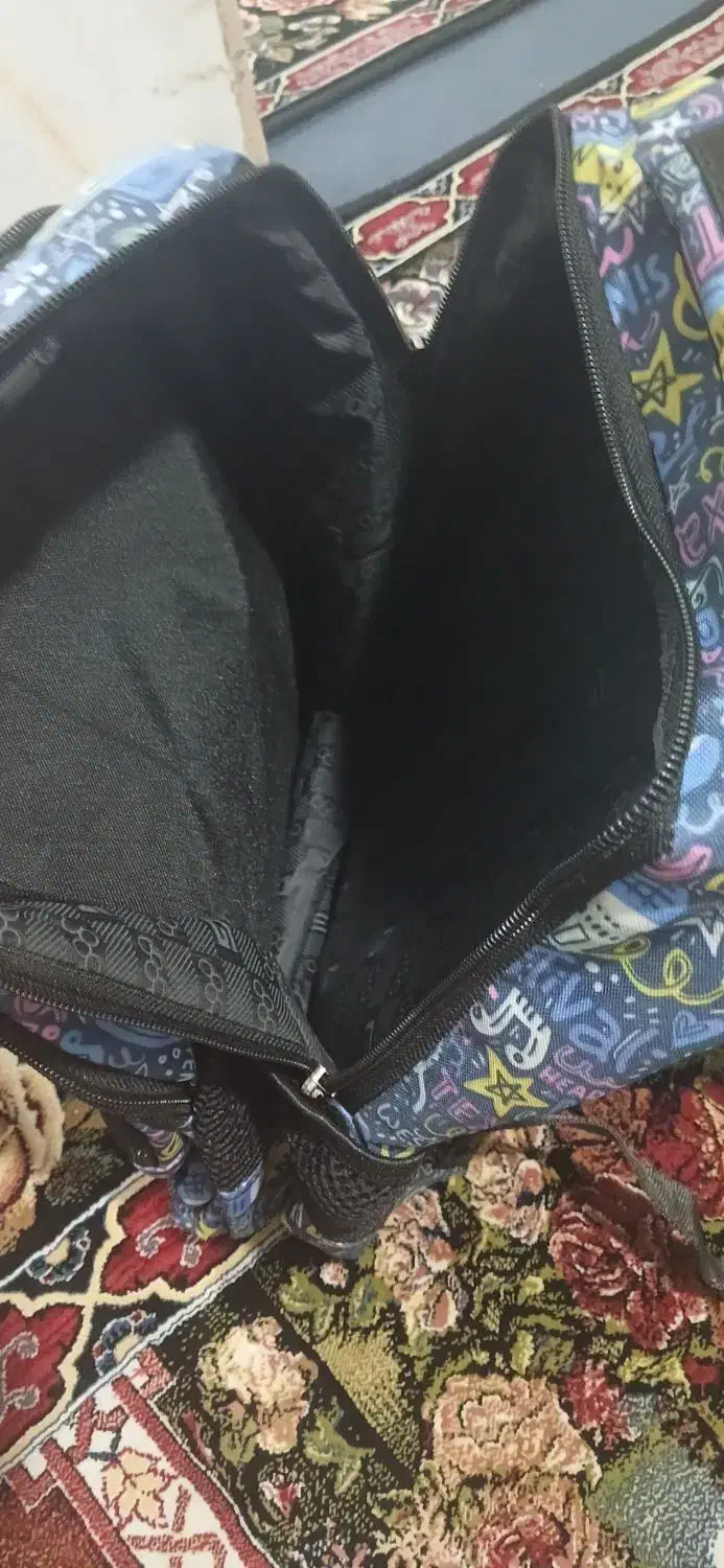 کیف مدرسه و موکت|کیف، کفش، کمربند|ورامین, ورامین|دیوار