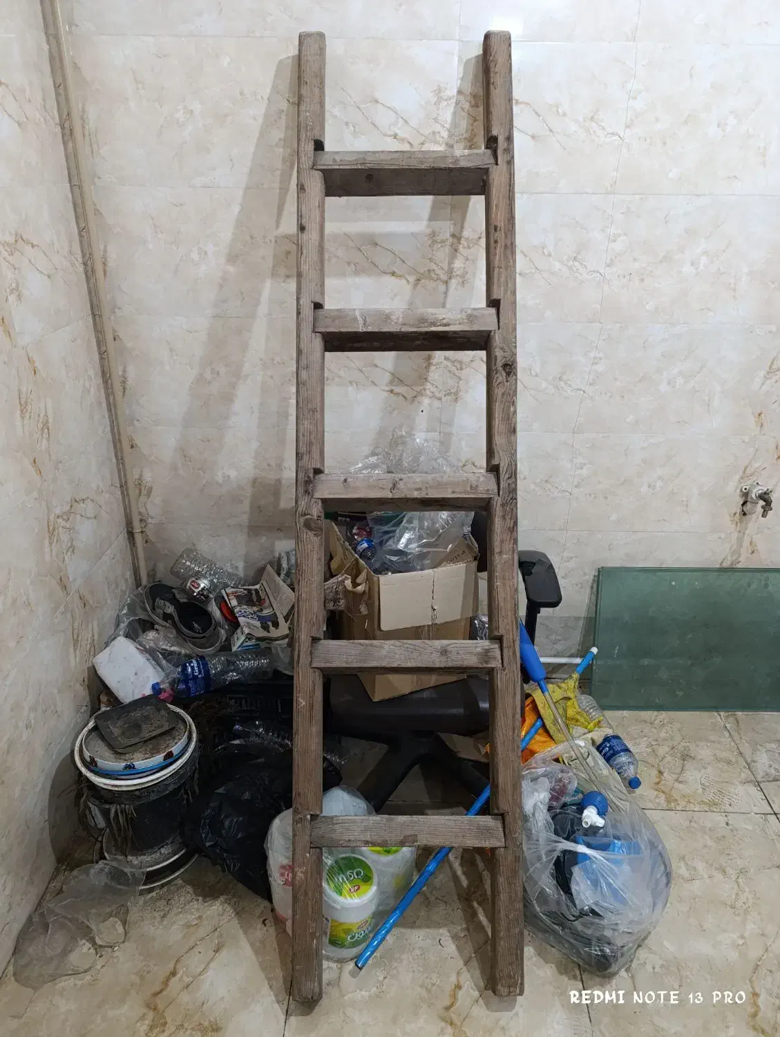 نردبان چوبی|فروشگاه و مغازه|رشت, شهرک صبا|دیوار