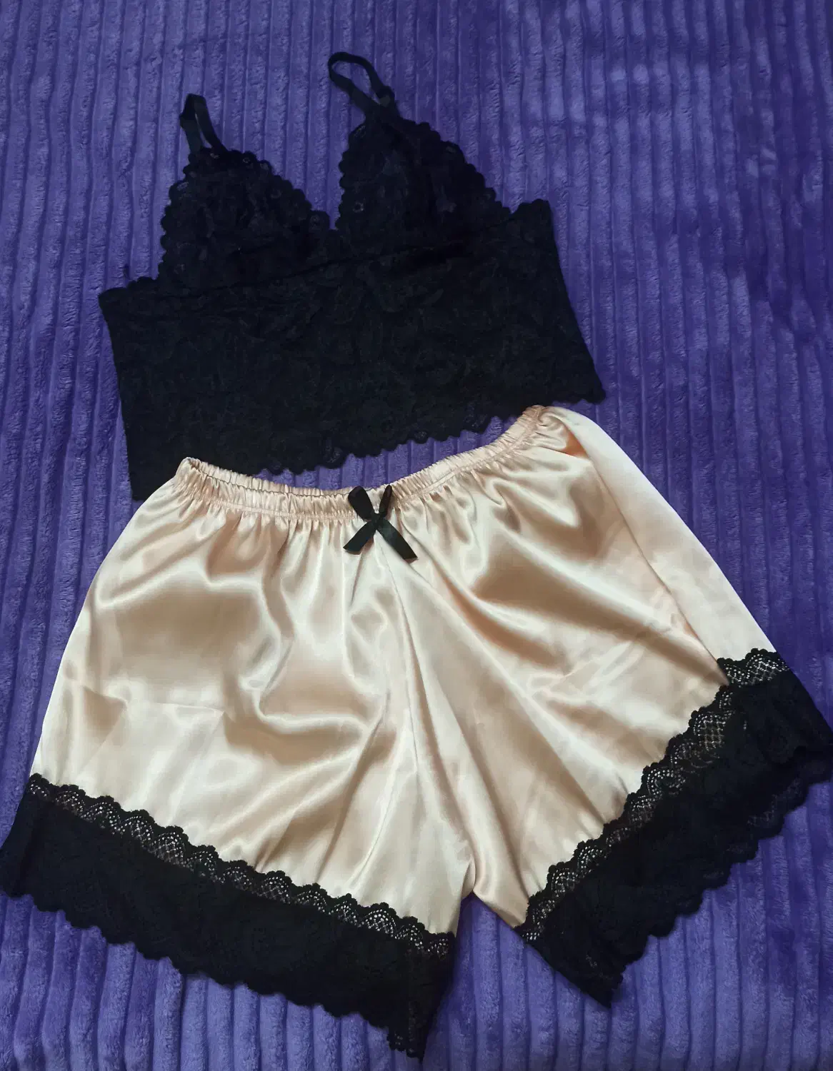 لباس خواب|لباس|تهران, جمال‌زاده|دیوار