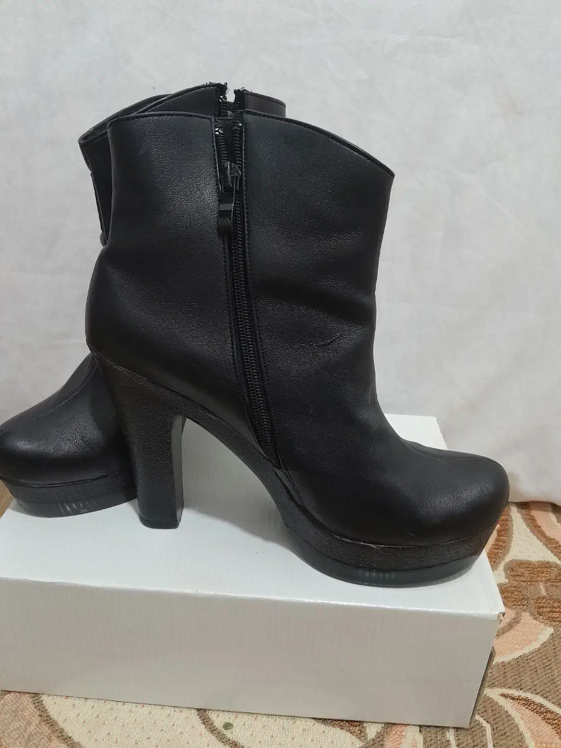 نیم پوتین در حد نو|کیف، کفش، کمربند|تبریز, |دیوار