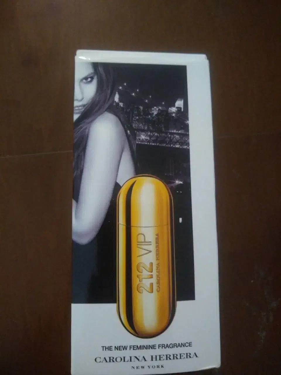 عطر  کارولینا هررا VIP 212|آرایشی، بهداشتی، درمانی|تهران, سازمان آب|دیوار