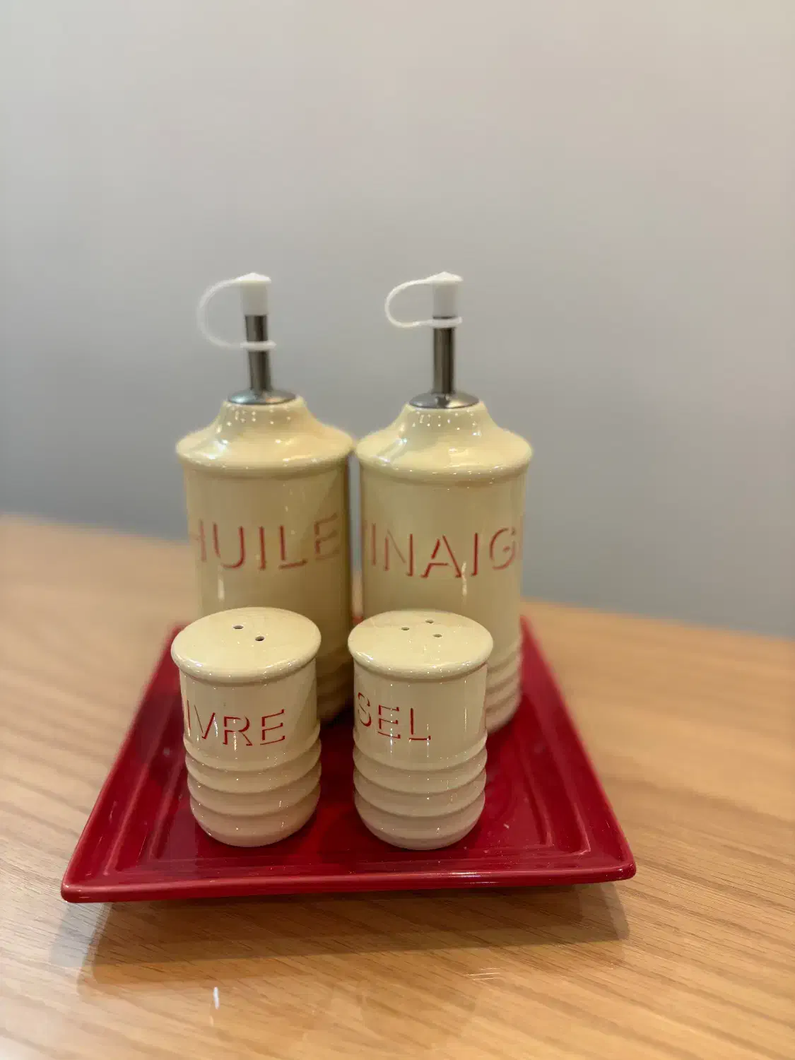 ست روغن ریز و نمکدان سرامیکی با سینی|ظروف سرو و پذیرایی|لاهیجان, آهندان|دیوار