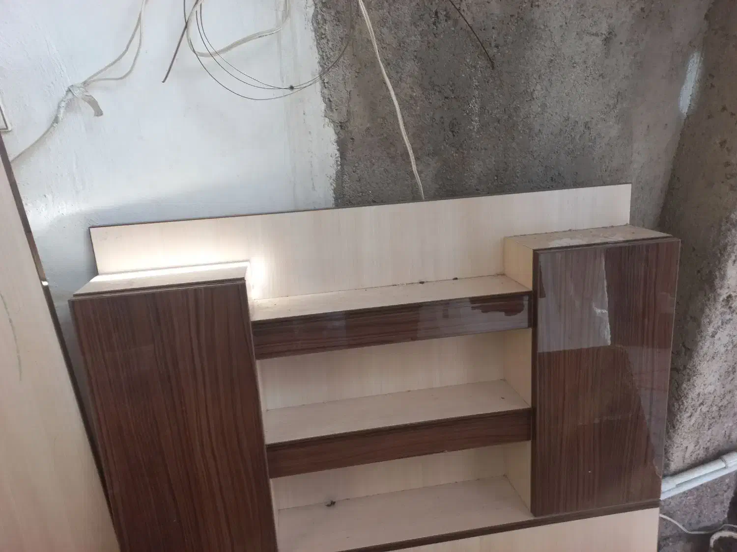 تخت نوجوان|تخت و سرویس خواب|اقبالیه, |دیوار