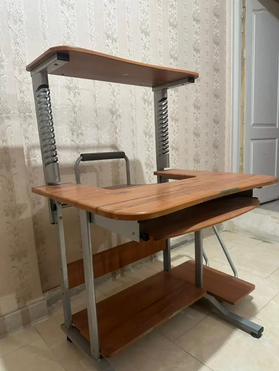 میز تحریر و کامپیوتر|میز تحریر و کامپیوتر|تهران, دهم فروردین|دیوار