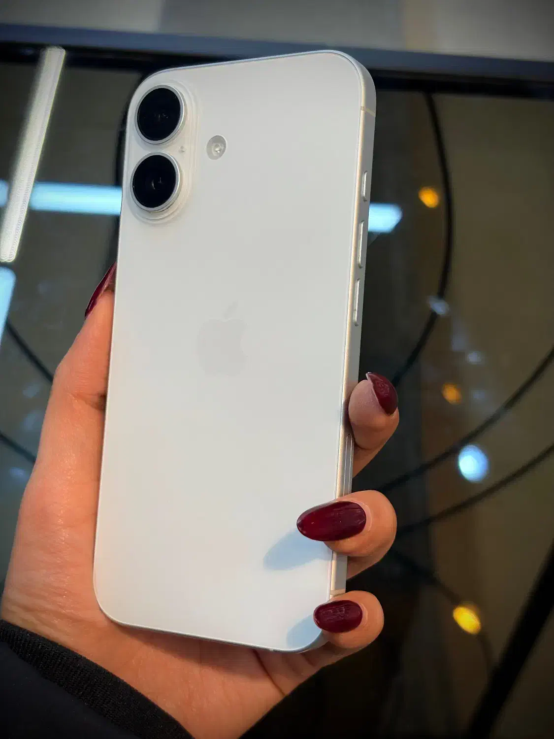 آیفون ۱۶ نرمال|موبایل|قم, چهل درخت‎|دیوار