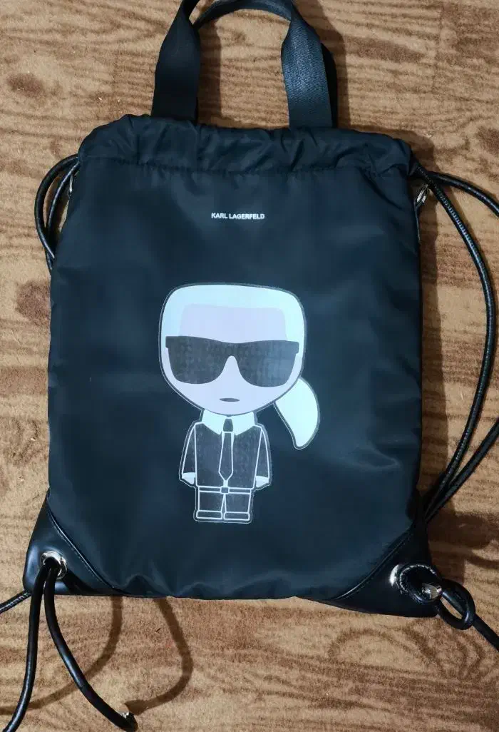 کیف خارجی|کیف، کفش، کمربند|شیراز, سرو|دیوار