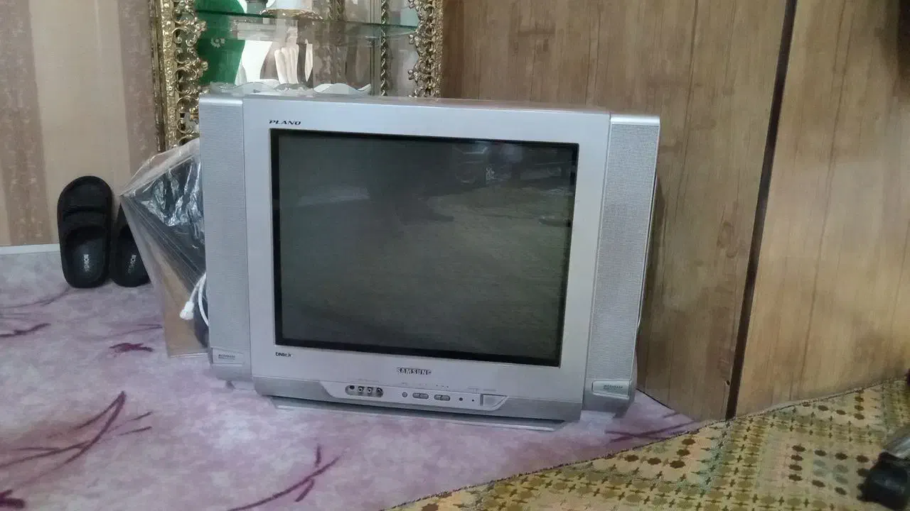 تلویزیون۲۱|تلویزیون و پروژکتور|قدس, شهر‌قدس|دیوار