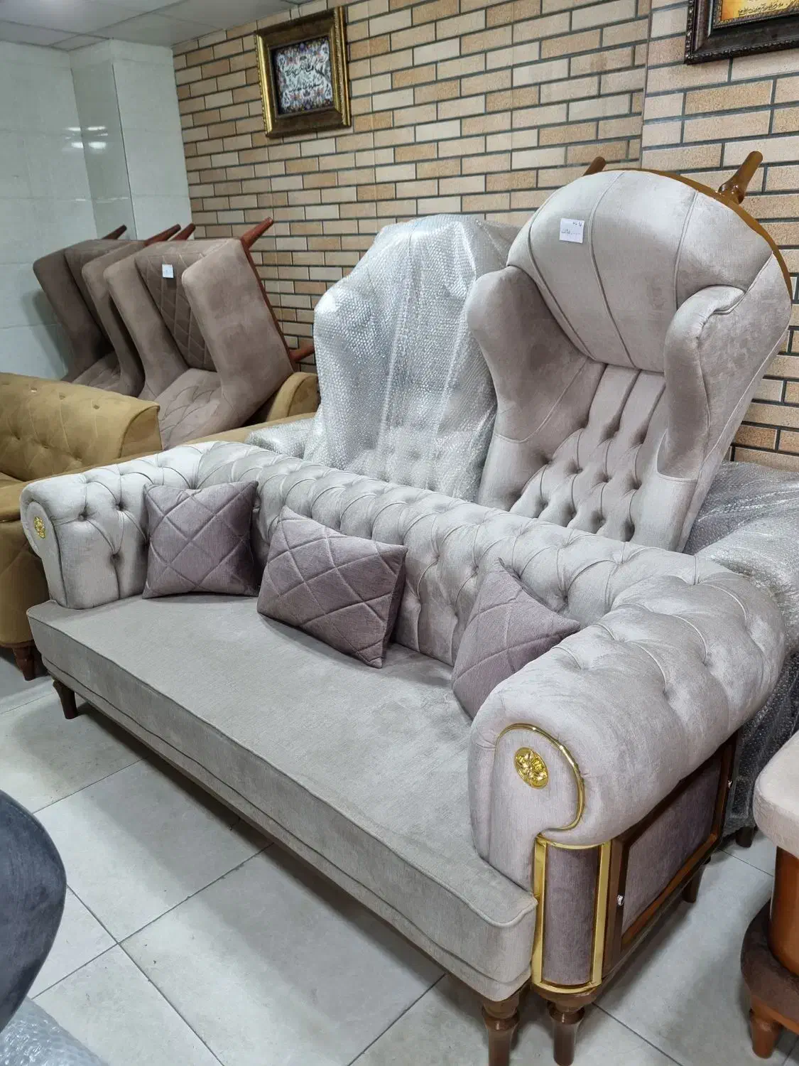 مبل دیپلمات ۱۵ ماهه|مبلمان خانگی و میز عسلی|دوگنبدان, |دیوار