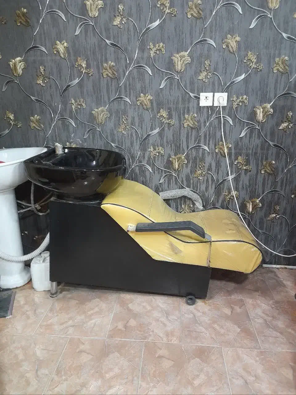 فروش دکور آرایشگاه زنانه|آرایشگاه و سالن‌های زیبایی|مشهد, موسوی قوچانی|دیوار