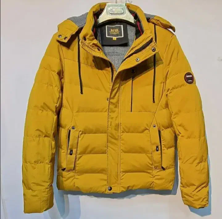 کاپشن استوک|لباس|بروجن, |دیوار