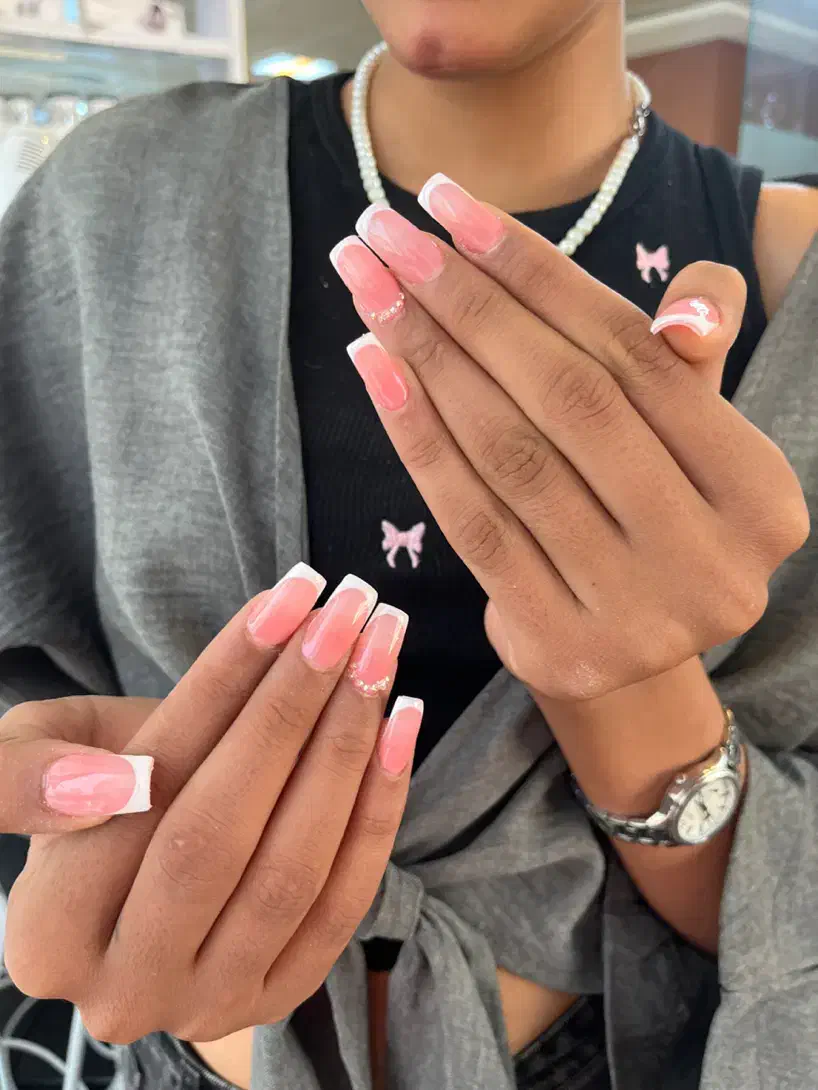 خدمات تخصصی ناخن|خدمات آرایشگری و زیبایی|کیش, |دیوار